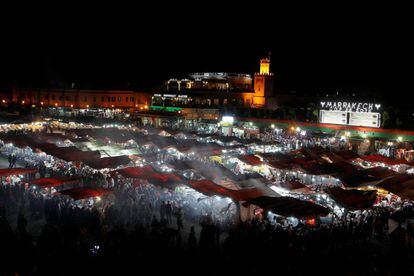La plaza Jamaa el Fna de Marrakech (Marruecos) ciudad donde se celebra la conferencia COP22 para discutir las pautas a seguir para luchar contra el cambio climático.