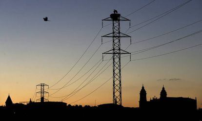 Tendido el&eacute;ctrico en Pamplona. 