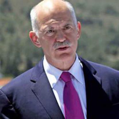 Yorgos Papandreu, dirigiéndose a la prensa en abril de 2010