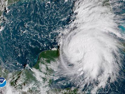 Imagen de satélite de NOAA del huracán Michael en el golfo de México