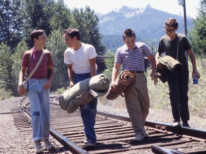 Wil Wheaton, River Phoenix, Jerry O'Connell y Corey Feldman en una escena de la película 'Cuenta conmigo' (1986).