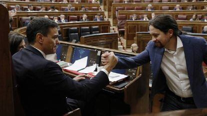 Sánchez e Iglesias, el día de la moción de censura contra el expresidente Mariano Rajoy.