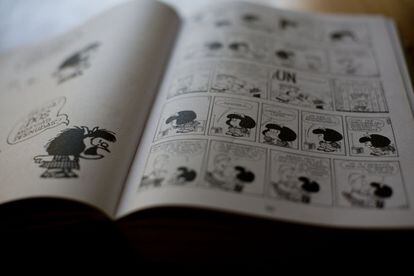 Detalle de unas páginas del libro 'Todo Mafalda'. Joaquín Salvador Lavado, más conocido como Quino, autor de la tíra cómica conocida por su sátira política, inaugura la Feria del libro de Buenos Aires 2014.