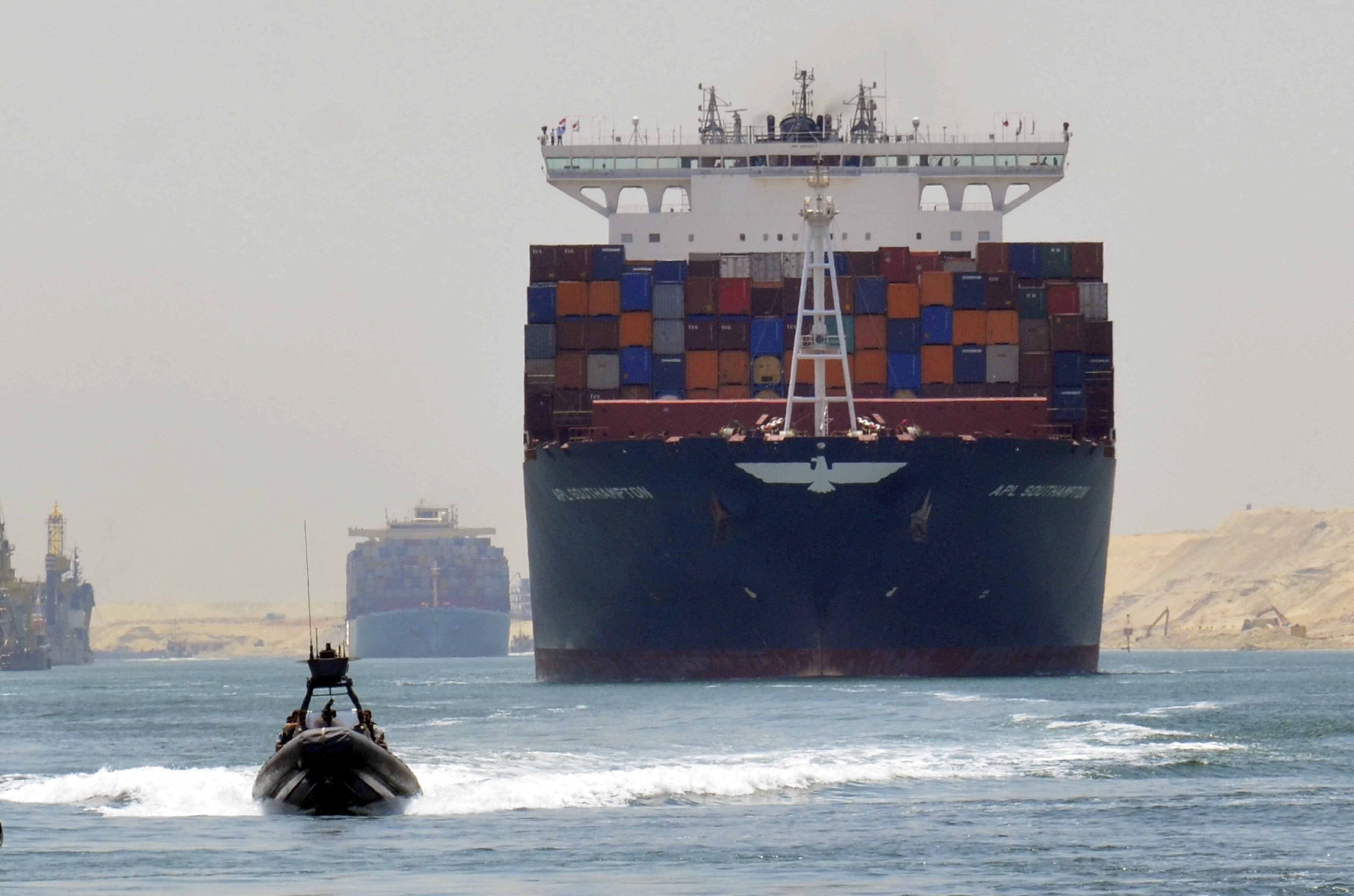 Un buque cruza el Canal de Suez, en una fotografía de archivo.