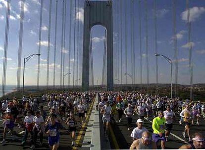 Maratonianos en el puente neoyorquino de Verrazano.