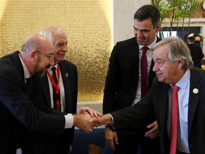 El presidente español, Pedro Sánchez, el alto representante de la UE para Asuntos Exteriores, Josep Borrell, junto al presidente del Consejo Europeo, Charles Michel y el secretario general de la ONU, António Guterres.