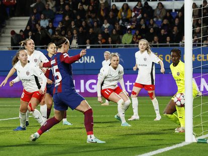 Lucy Bronze durante el encuentro ante el Rosengard.