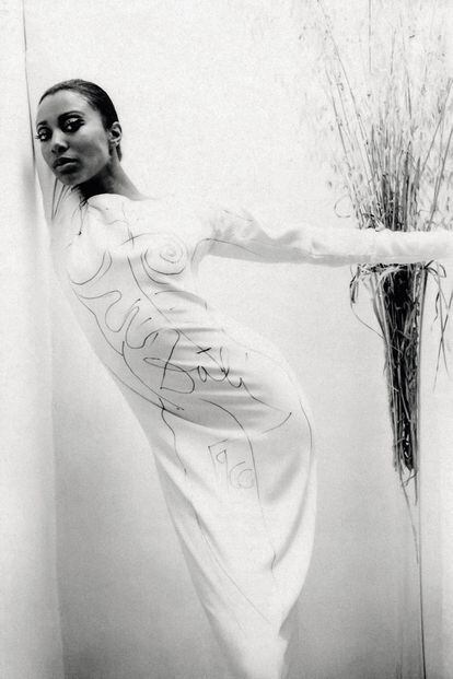 Donyale Luna in a Rudi Gernreich dress painted by Salvador Dalí, in a 1966 portrait by William Claxton.