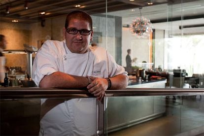 El chef Dani García en el restaurante Calima, situado en el hotel Gran Melía Don Pepe, en Marbella (Málaga).