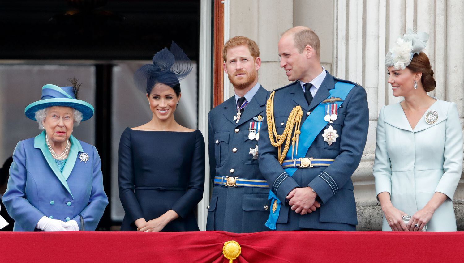 De izquierda a derecha, Isabel II, Meghan Markle, Enrique y Guillermo de Inglaterra y Kate Middleton, en un balcón del palacio de Buckingham, Londres, en julio de 2018.