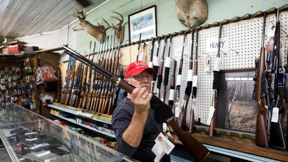 Richard Albrecht, un vendedor de armas en Wildwood, Florida.