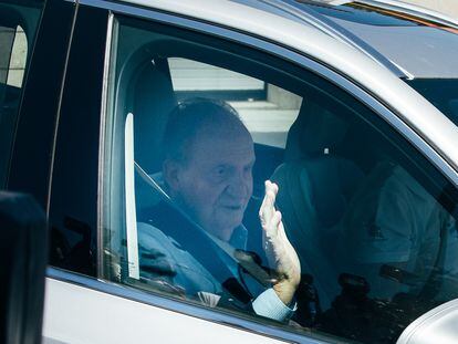 El Rey Emérito Juan Carlos I a su llegada a la casa de su anfitrión, Paco Campos, este miércoles.