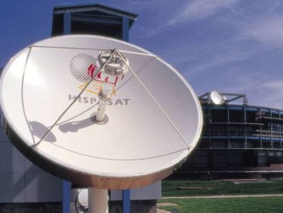 El Gobierno adjudica a Hispasat la extensión de la banda ancha en zonas rurales por 76 millones
