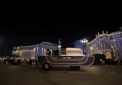 The convoy with the mummies on its way from Tahir Square to the Museum of Egyptian Civilization in Fustat.