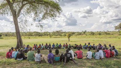 Reunión de jóvenes de Hope North, un centro construido en Uganda para rescatar a niños de los secuestros de los guerrilleros.