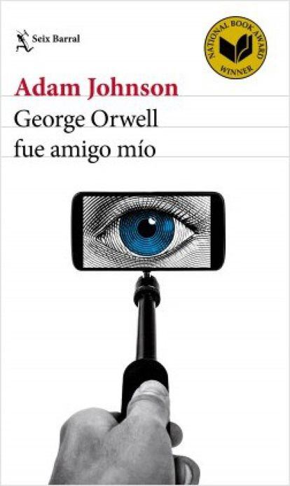 Seis relatos que siguen la tradición estadounidense del realismo sucio constituyen este libro de Adam Johnson (Dakota del Sur, 1967). Su interés radica en la pureza de su prosa y cierta experimentación narrativa que intenta ir más allá de aquellos memorables cuentos de Raymond Carver en Catedral, sobre todo en extensión.

Los temas están escogidos con cuidado y atención a la modernidad de los tiempos: un informático de Palo Alto que concibe un programa en el que el presidente asesinado acompaña la soledad del internauta; un camionero que lleva con él a su hijo llamado Gerónimo y debe viajar de la Luisiana asolada por el Katrina a la Costa Oeste porque su padre se está muriendo; una mujer enferma de cáncer que se distrae haciendo un repertorio de “datos interesantes” de la sociedad y la vida; el encargado de una antigua prisión de la Stasi que pasea a su perro en Berlín y hace una crítica revisionista de la corrección política de la Alemania unificada; un reparador de ordenadores que copia carpetas de pornografía infantil con supuestos motivos de salvador de niñas y se ve enredado en la ambigüedad de la naturaleza humana; dos refugiados de Corea del Norte que en Seúl se dedican a denigrar a su patria chica en una sociedad que, en el otro extremo, tampoco es tan diferente de la odiada dictadura de la que huyeron. Por JOSÉ LUIS DE JUAN