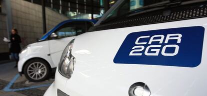 Modelos Smart ForTwo de Car2Go aparcados en un garaje alemán.