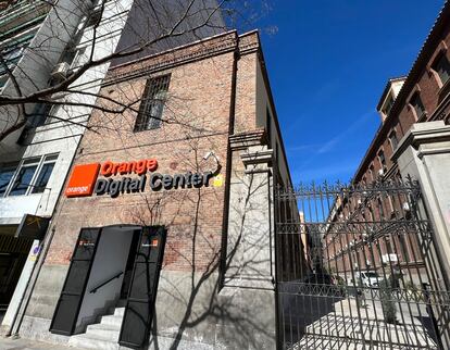 Orange Digital Center, en pleno corazón de Madrid, nace con el objetivo de favorecer la inclusión y la accesibilidad al empleo de las personas más vulnerables y reducir la brecha digital. 

