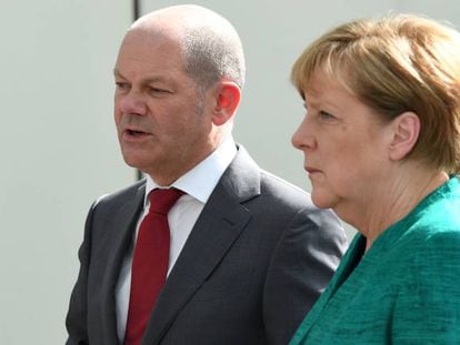 La canciller alemana, Angela Merkel, y el alcalde de Hamburgo, Olaf Scholtz.