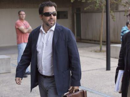 Pedro del Cura, alcalde de Rivas, entrando en los juzgados de Arganda.