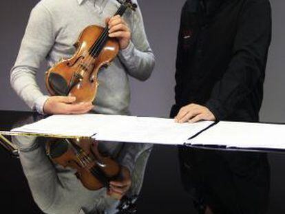 El violinista Miguel Borrego (a la izquierda) y el compositor Jesús Torres.