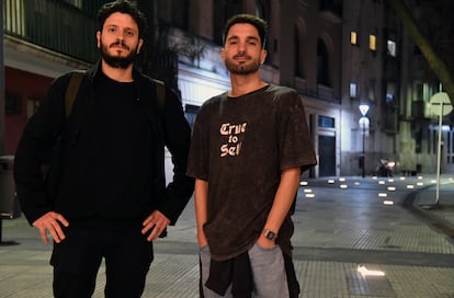 Los exalumnos del Colegio del Salvador Gonzalo Elizondo (izq.) y Pablo Vío, en Buenos Aires