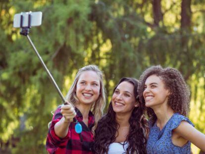 Una selección de los mejores 'palos-selfie' del mercado según tu presupuesto.
