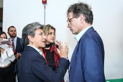Claudia López junto al Ministro de Educación, Alejandro Gaviria, en un evento al sur de Bogotá, el 4 de octubre de 2022.