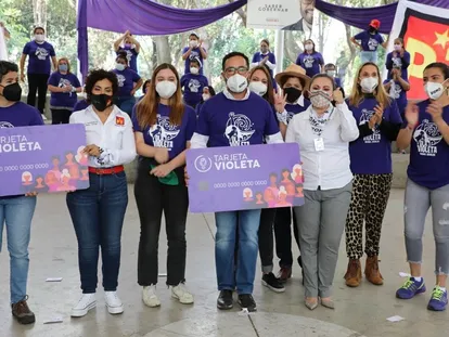 El candidato de Morena a la alcaldía Miguel Hidalgo, Victor Hugo Romo de Vivar, durante un evento donde se repartió la 'Tarjeta violeta', el 14 de abril de 2021.