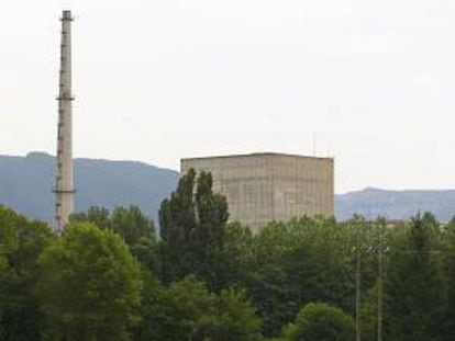 Imagen del exterior de la central nuclear de Garoña. EFE/Archivo