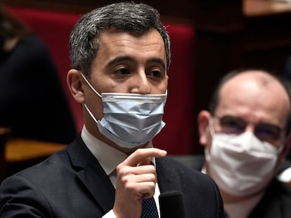 El ministro de Interior francés, Gerald Darmanin, en una comparecencia parlamentaria junto al primer ministro, Jean Castex, el pasado 19 de enero, en París.