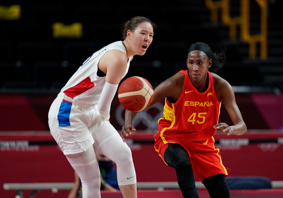 España Ndour y Gil salvan el estreno de la selección femenina de