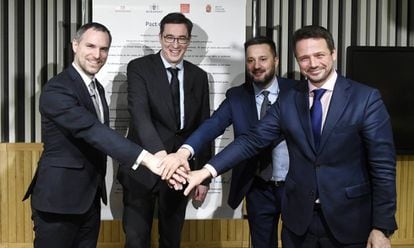 Desde la izquierda, los alcaldes de Praga, Zdenek Hrib; Budapest, Gergely Karacsony; Bratislava, Matus Vallo y Varsovia, Rafal Trzaskowski, este jueves en la capital húngara.