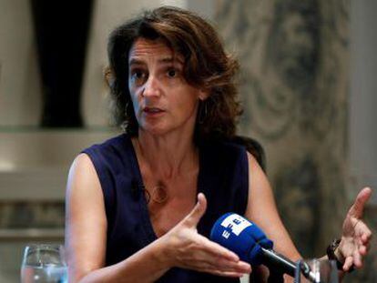 La ministra para la Transición Ecológica, Teresa Ribera, reconoce que el porcentaje actual de beneficiarios es “ridículo”