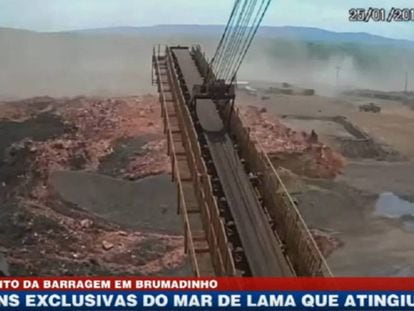 Imagen del momento en que se rompió la represa minera de Brumadinho (Brasil), el pasado 25 de enero.