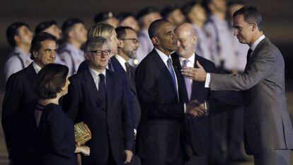 Barack Obama junto al rey Felipe VI (d), en el inicio de su visita a Espa&ntilde;a.