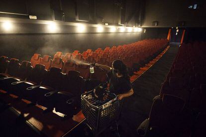 Els cinemes Verdi de Barcelona es preparen per a la reobertura.