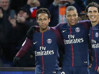 Los delanteros del PSG Neymar, Mbappé y Cavani.