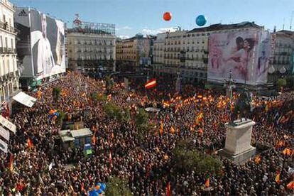 Aspecto de la Puerta del Sol de Madrid durante la concentración convocada por el PP.