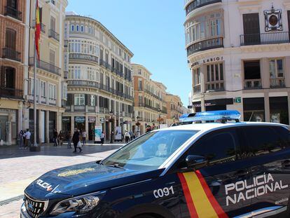 Un coche de la policía nacional en Málaga.