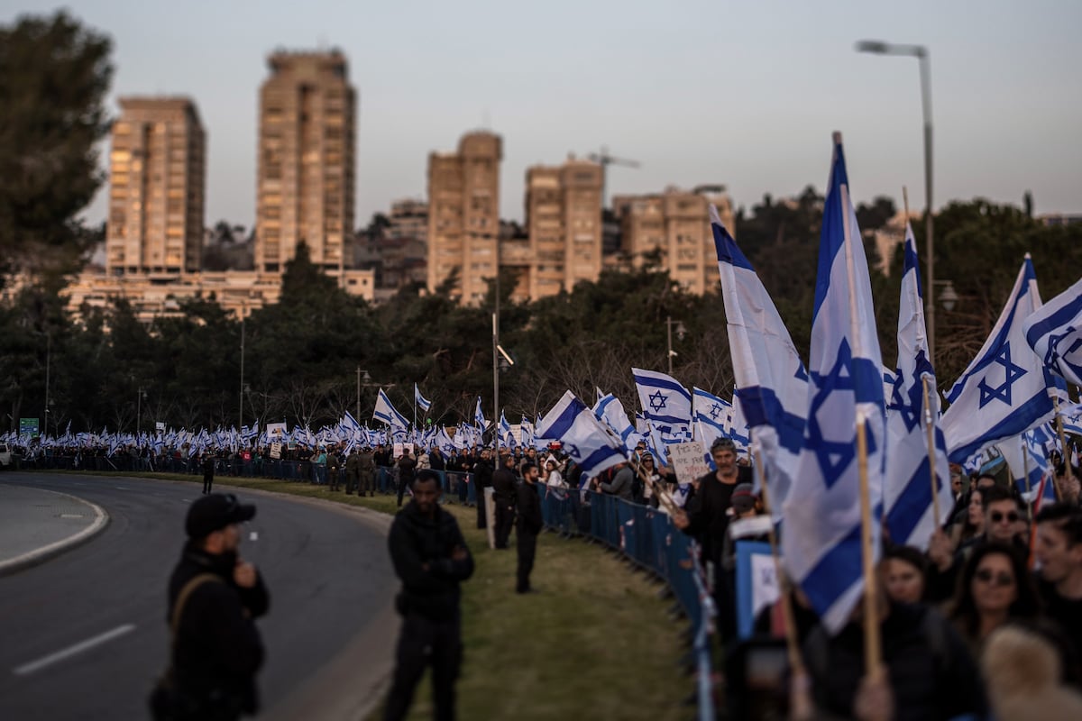 La polémica de la reforma judicial en Israel echa a andar entre protestas frente al Parlamento |  Internacional