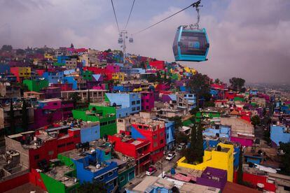Parte importante del mejoramiento urbano ha sido la pintura a colores en los barrios de las zonas altas de la delegación.