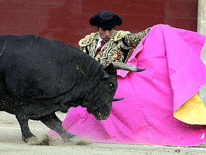 David Luguillano, en su segundo toro.