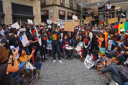 Hassim se joint aux manifestations auxquelles participe l'Union Mantero, comme celle-ci contre le racisme, en juin 2020.