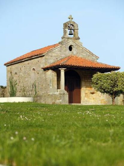 La ermita del interior de la finca.