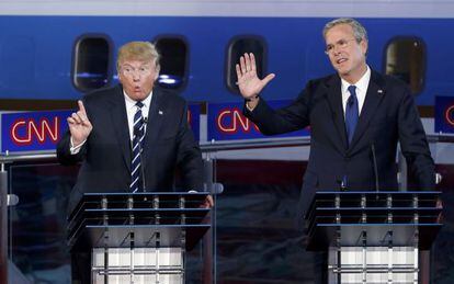 Los candidatos republicanos Donald Trump y Jeb Bush, en un instante del debate este mi&eacute;rcoles.