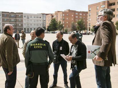 Representantes de los ‘trabucaires”, en el cuartel de Sant Andreu de la Barca.