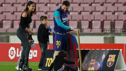 Messi junto a su familia, antes del encuentro ante el Valladolid.