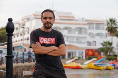 Fernando Ruiz, en la zona turística de Santa Eulalia, en Ibiza.