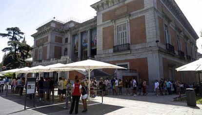 Colas para entrar al Museo del Prado. / ÁLVARO GARCÍA